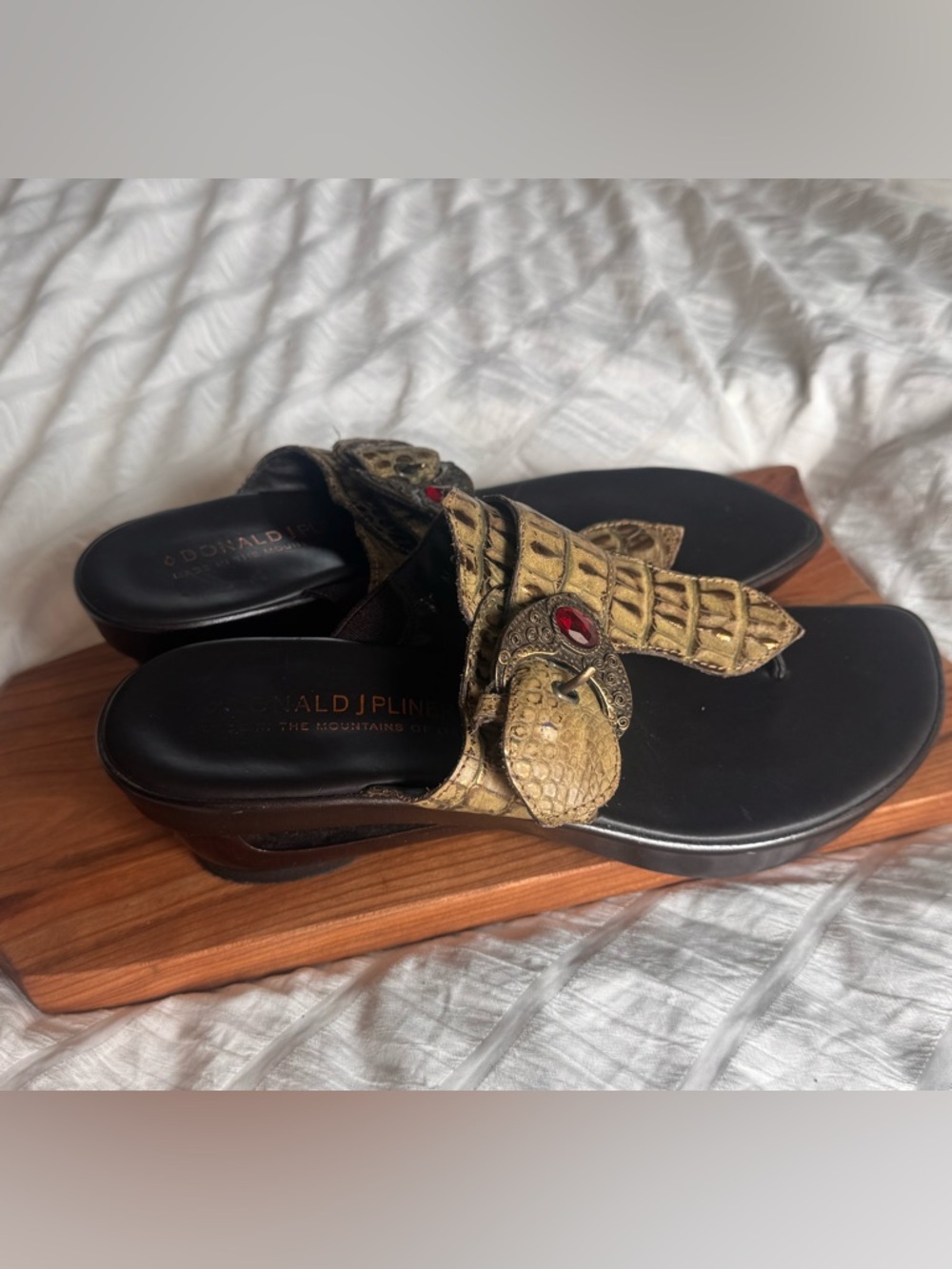 Donald Pilner Sandals 7 Croc Embossed Red Gem Thong Buckle Green Gold Cathie